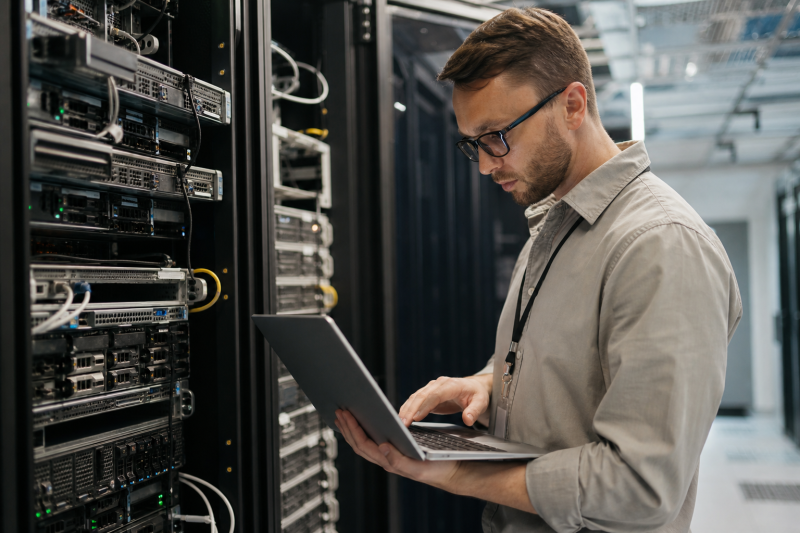 Virtuellen Server mieten: Worauf du bei Leistung, RAM und Root-Zugriff achten solltest